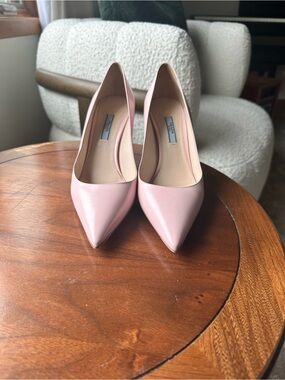 Prada Pumps - pink, almost matte leather. Classic 38.5